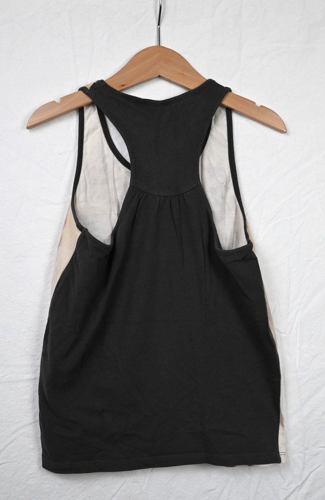 Top, Stones and Bones, 12 jaar - Extra 1