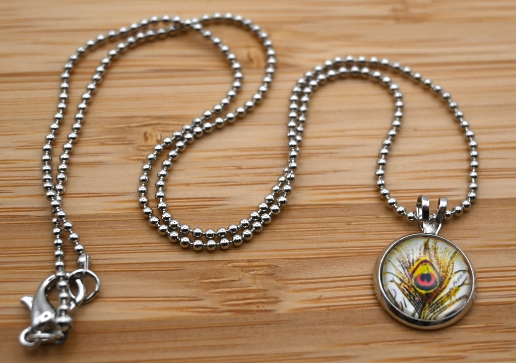 [IVK002] Halsketting bolletjes kort, Pauwenveer geel