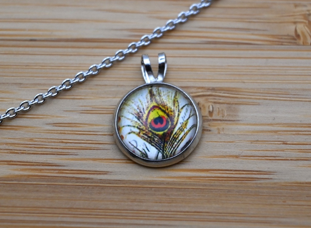 [IVHK001] Halsketting, Pauwenveer geel