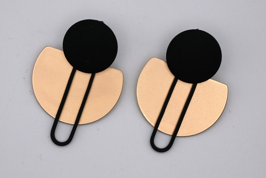 Oorbel n°2 Zwart X mat goud